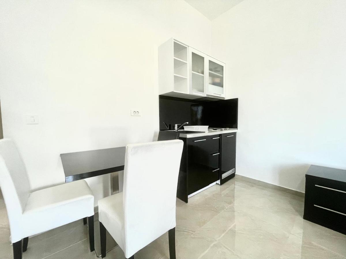 Seaside Apartments Sword Бар Екстериор снимка